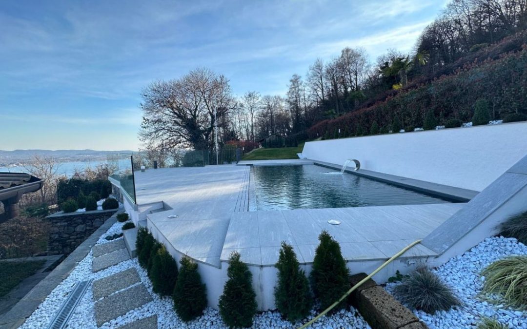 Creare piscine naturali in giardino: i materiali