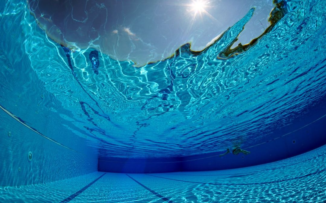 acqua verde piscina