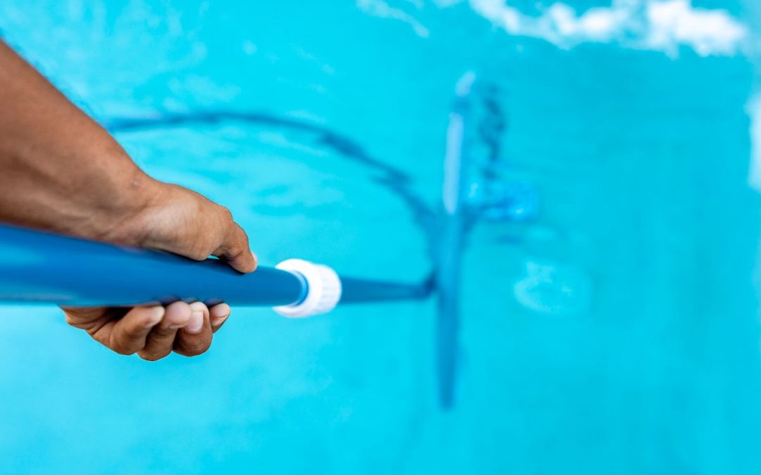 La piscina in inverno va svuotata? Consigli per una manutenzione intelligente