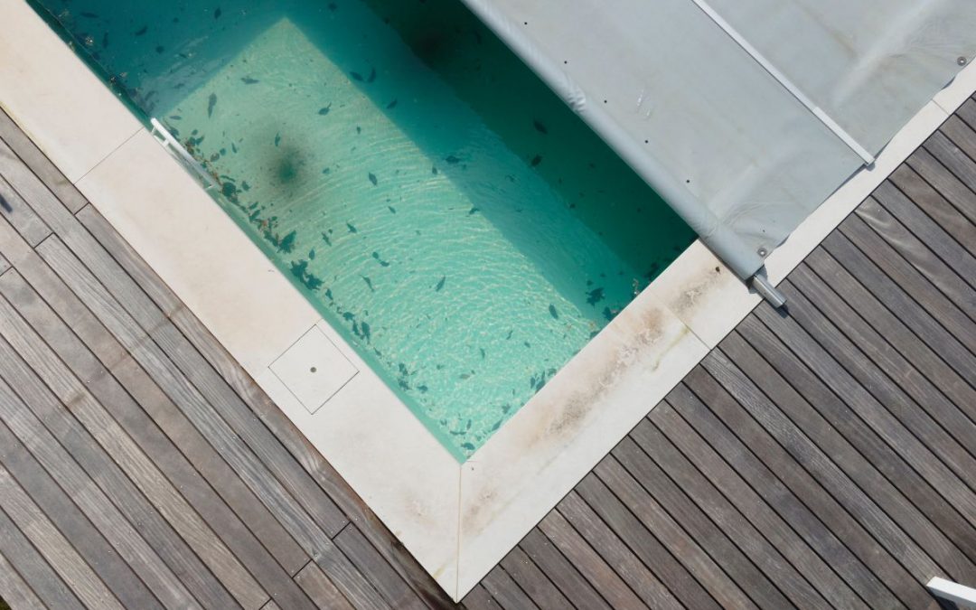 Guida completa all’invernaggio della piscina: come proteggere l’acqua e la struttura nei mesi freddi
